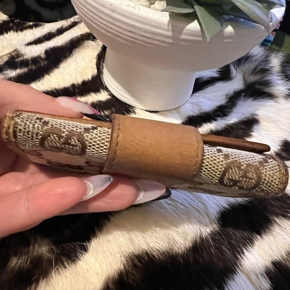 Authentic Gucci Key Holder - Picture 6 of 14